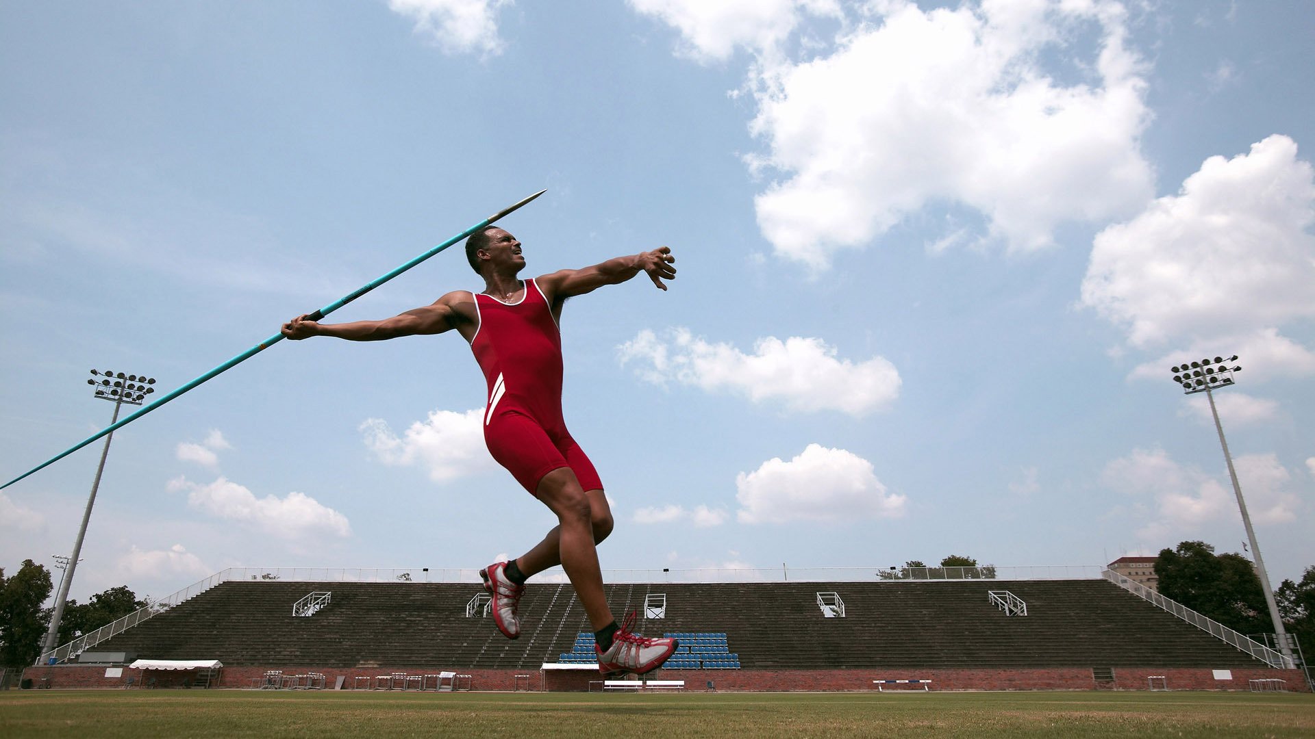 开云娱乐官网-城市极限洞穴探秘，黑暗中挑战自我极限，城市极限运动